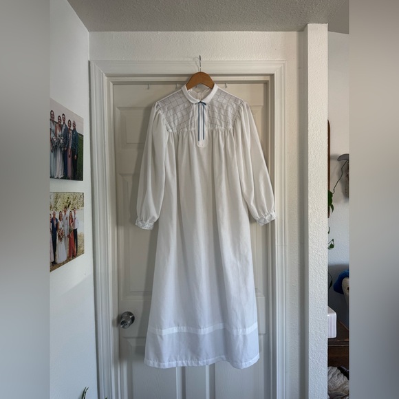 American Girl Other - American Girl Long White Nightgown, Blue Bow Ribbon, Trim Detail, Size Large